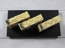 Load image into Gallery viewer, Lemongrass & poppyseed soap