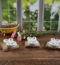 Load image into Gallery viewer, Bunny Bath bomb - 5.5 oz - Fairy Dust Scent