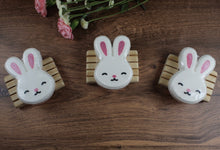 Load image into Gallery viewer, Bunny Bath bomb - 5.5 oz - Fairy Dust Scent