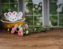 Load image into Gallery viewer, Bunny Bath bomb - 5.5 oz - Fairy Dust Scent