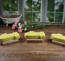 Load image into Gallery viewer, Bath bomb - 5.75 oz - Yellow Submarine