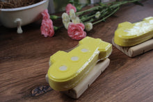 Load image into Gallery viewer, Bath bomb - 5.75 oz - Yellow Submarine