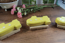 Load image into Gallery viewer, Bath bomb - 5.75 oz - Yellow Submarine
