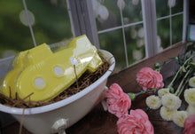 Load image into Gallery viewer, Bath bomb - 5.75 oz - Yellow Submarine