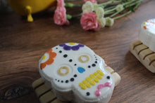 Load image into Gallery viewer, Bath bomb - 5.25 oz - Sugar Skull