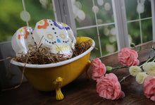 Load image into Gallery viewer, Bath bomb - 5.25 oz - Sugar Skull