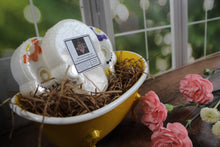 Load image into Gallery viewer, Bath bomb - 5.25 oz - Sugar Skull