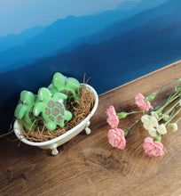 Load image into Gallery viewer, Bath bomb - 3.5 oz - Sea Turtle