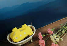 Load image into Gallery viewer, Bath bomb - 5.75 oz - Yellow Submarine