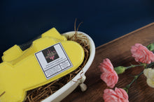 Load image into Gallery viewer, Bath bomb - 5.75 oz - Yellow Submarine