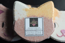 Load image into Gallery viewer, Bath bomb - 6.5 oz - Cat