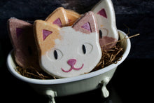 Load image into Gallery viewer, Bath bomb - 6.5 oz - Cat