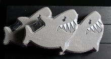 Load image into Gallery viewer, Shark Bath bomb - 4.5 oz - Bite me! Scent