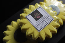 Load image into Gallery viewer, Sunflower Bath bomb - 3.5 oz - Sunflower Scent