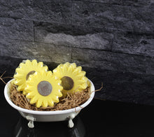 Load image into Gallery viewer, Sunflower Bath bomb - 3.5 oz - Sunflower Scent