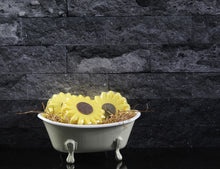 Load image into Gallery viewer, Sunflower Bath bomb - 3.5 oz - Sunflower Scent