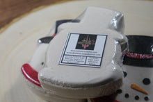 Load image into Gallery viewer, Bath bomb - 5.25 oz - Magic Snowman