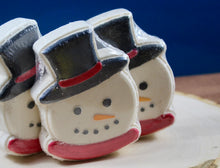 Load image into Gallery viewer, Bath bomb - 5.25 oz - Magic Snowman