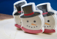 Load image into Gallery viewer, Bath bomb - 5.25 oz - Magic Snowman