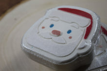 Load image into Gallery viewer, Bath bomb - 5.25 oz - Santa