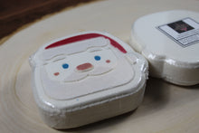 Load image into Gallery viewer, Bath bomb - 5.25 oz - Santa