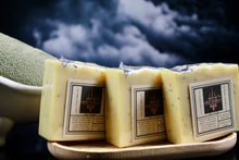 Load image into Gallery viewer, Lemongrass & poppyseed soap