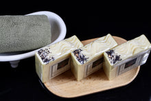 Load image into Gallery viewer, Lemongrass & poppyseed soap