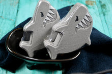 Load image into Gallery viewer, Shark Bath bomb - 4.5 oz - Bite me! Scent