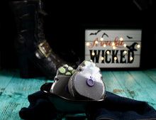 Load image into Gallery viewer, Bath bomb - 5.5 oz - Witch’s Cauldron