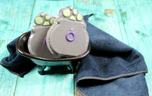 Load image into Gallery viewer, Bath bomb - 5.5 oz - Witch’s Cauldron
