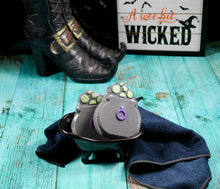 Load image into Gallery viewer, Bath bomb - 5.5 oz - Witch’s Cauldron