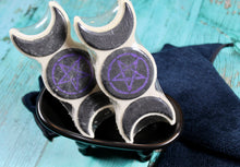 Load image into Gallery viewer, Bath bomb - 5 oz - 3 Moon Goddess