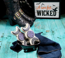 Load image into Gallery viewer, Bath bomb - 5 oz - 3 Moon Goddess