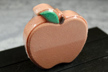 Load image into Gallery viewer, Bath bomb - 5 oz - Country Apple