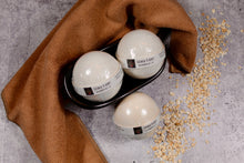 Load image into Gallery viewer, Bath bomb - 5.5 oz - Oatmeal & Honey