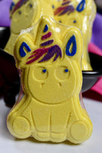 Load image into Gallery viewer, Bath bomb - 4.5 oz - Baby Unicorn - Fruity rings