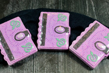 Load image into Gallery viewer, Bath bomb - 5 oz - Spell Book
