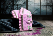 Load image into Gallery viewer, Bath bomb - 5 oz - Spell Book