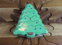 Load image into Gallery viewer, Bath bomb - 3.5 oz - Christmas tree