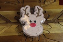 Load image into Gallery viewer, Bath bomb - 4.5 oz - Reindeer