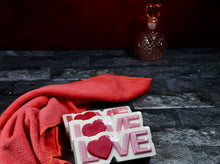 Load image into Gallery viewer, Bath bomb - 5 oz - LOVE