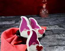 Load image into Gallery viewer, Bath bomb - 5.4 oz - Heart Gnome