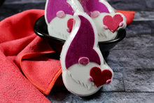 Load image into Gallery viewer, Bath bomb - 5.4 oz - Heart Gnome