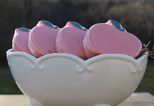 Load image into Gallery viewer, Bath bomb - 5 oz - Country Apple