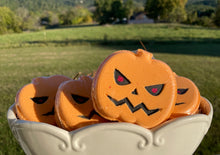 Load image into Gallery viewer, Bath bomb - 5 oz - Jack-O-Lantern