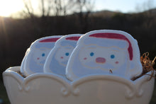 Load image into Gallery viewer, Bath bomb - 5.25 oz - Santa