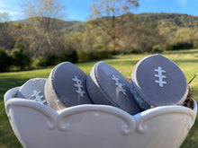 Load image into Gallery viewer, Bath bomb - 4.5 oz - Football