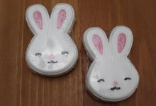 Load image into Gallery viewer, Bunny Bath bomb - 5.5 oz - Fairy Dust Scent