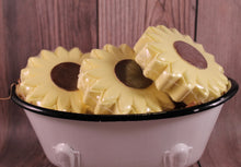 Load image into Gallery viewer, Sunflower Bath bomb - 3.5 oz - Sunflower Scent