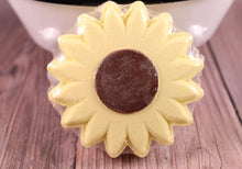 Load image into Gallery viewer, Sunflower Bath bomb - 3.5 oz - Sunflower Scent